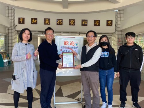 1101204機器人社「南開創客孩子王.點亮虎山新光芒」