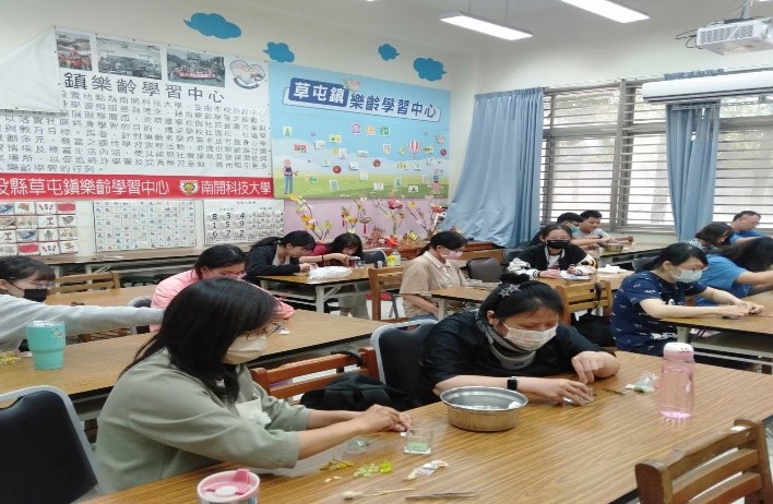 113-1 「點亮我的情緒迷霧」果凍蠟燭手作工作坊